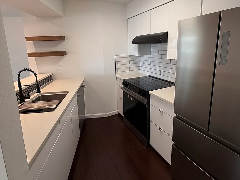 530 Melrose Ave E #103 — Photo 9