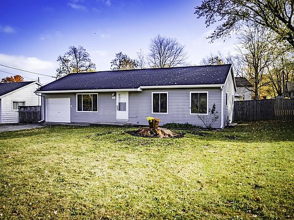 4th image of 904 N Clarkdale Dr