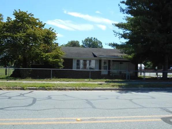 202 N Caswell St, La Grange, NC 28551