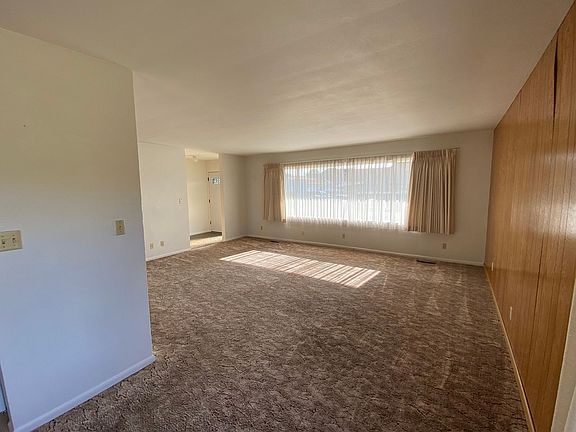 3rd image of 104 E Cedar Ave
