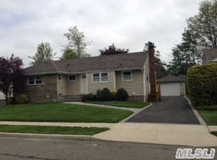 9 Chadwick Rd, Syosset, NY 11791