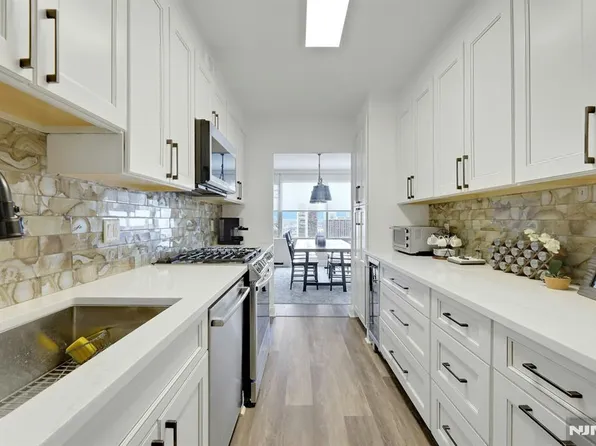 6 Horizon Rd #2209, Fort Lee, NJ 07024