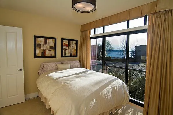 - Guest bedroom includes queen murphy bed built in with view of Lake Washington (great for visiting guests)
- Built in bookshelves for easy storage (not included in picture)
