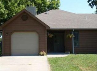 323 Glenview Dr, Lawrence, KS 66049