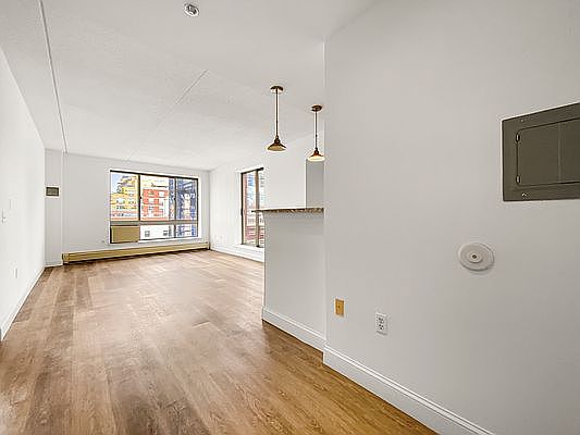 2nd image of 304 W 117th St APT 7T