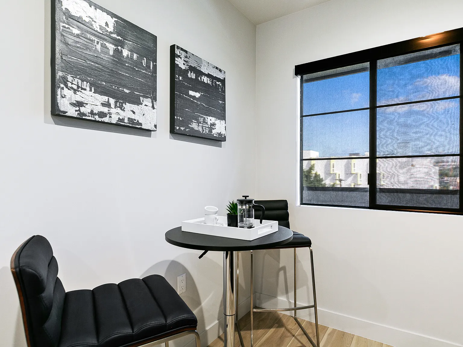 2 bed, 700 sqft, $2,241 — Photo 3