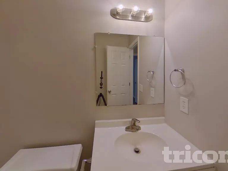 216 Netherland Dr — Photo 15