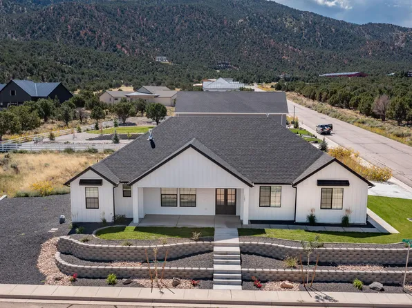 1583 W Flint Cir, Parowan, UT 84761