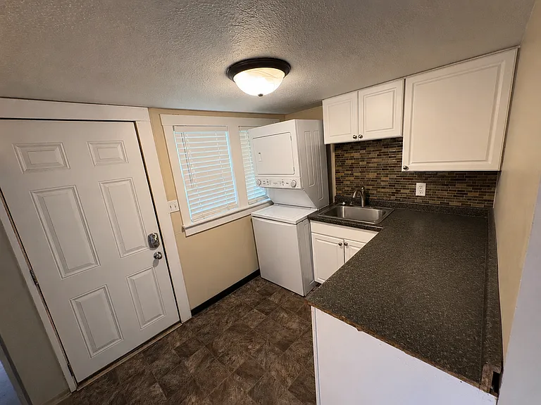 412 S 10th St #1 — Photo 4
