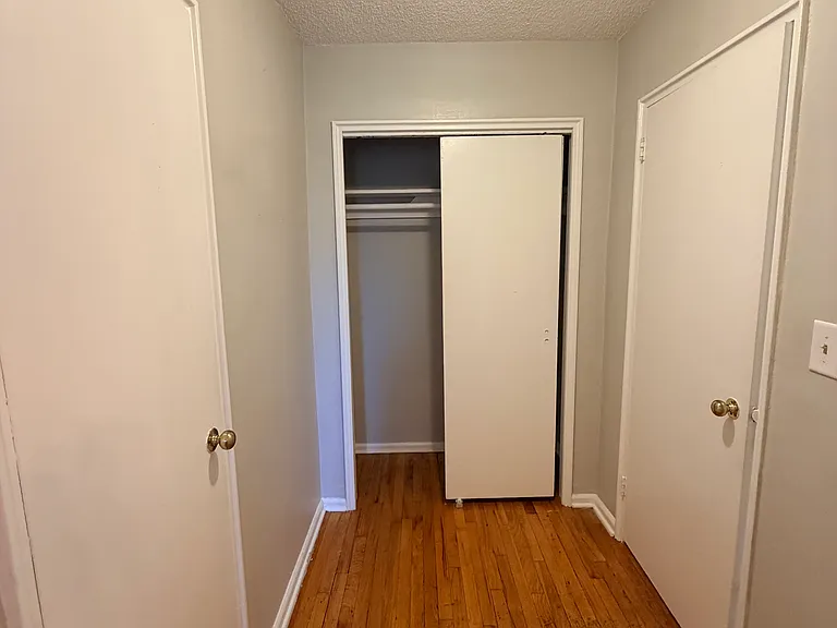 572 Whitney Ave #3E — Photo 8
