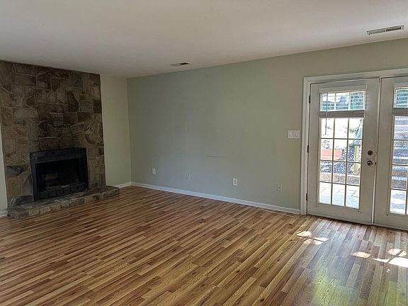 4th image of 122 Dalewood Ave