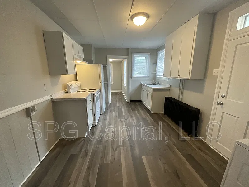3 bed, 1.0 bath, 1270 sqft, $1,425 — Photo 3