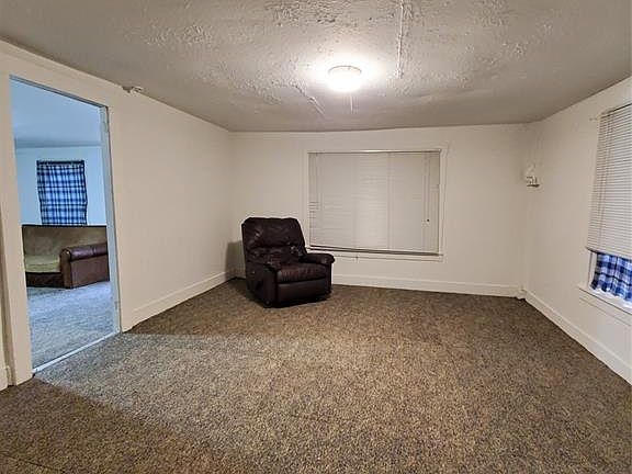 4th image of 6504 Glenview Dr