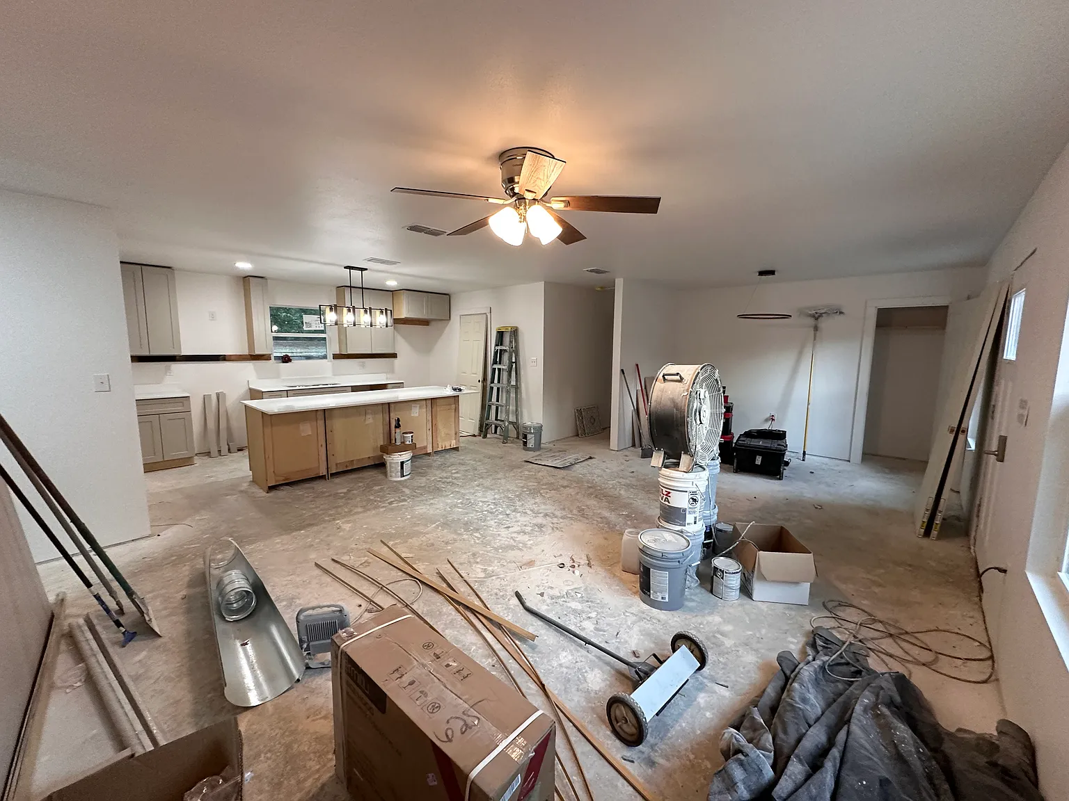 3 bed, 1350 sqft, $2,100 — Photo 2