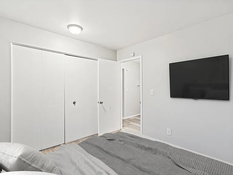 Village Grove Apartments — Photo 12