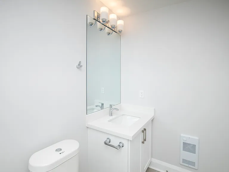806 Kennedy Rd — Photo 35