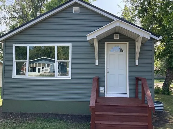 1008 2nd St NE, Devils Lake, ND 58301