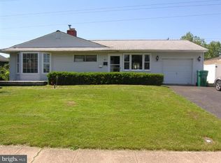 41 Cherry Ln, Levittown, PA 19055