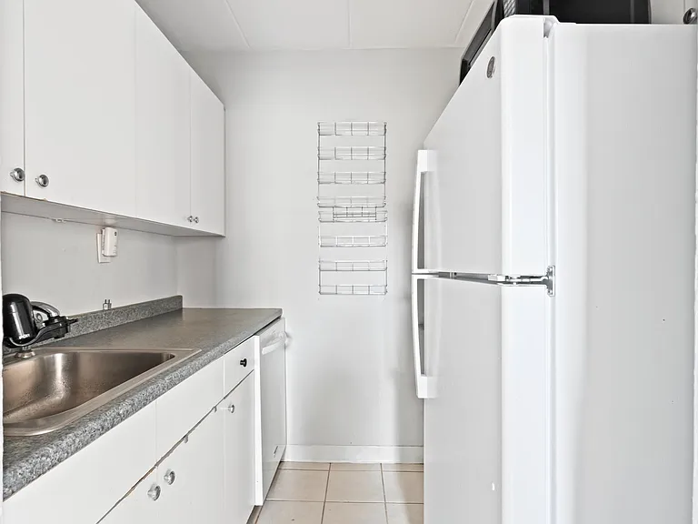 300 Lookout Ave #C4 — Photo 8