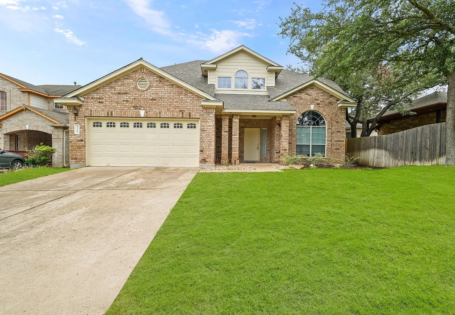 3 bed, 2.5 bath, 2592 sqft, $2,495 — Photo 1