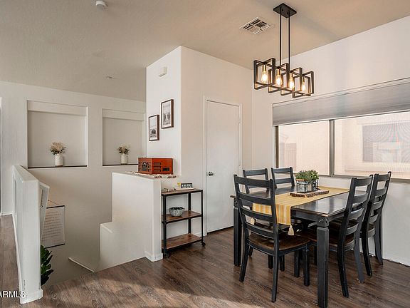 4th image of 805 S SYCAMORE -- #211