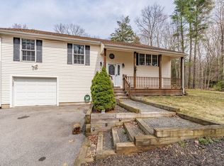 153 Union Rd, Wales, MA 01081