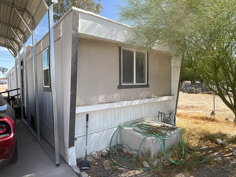 1955 Coral Isle Dr — Photo 1