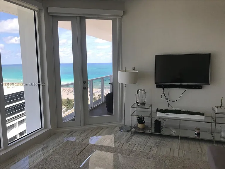 100 Lincoln Rd #Penthouse 9 — Photo 17