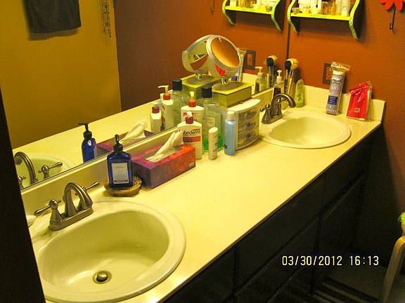 Dual Sink Vanity i