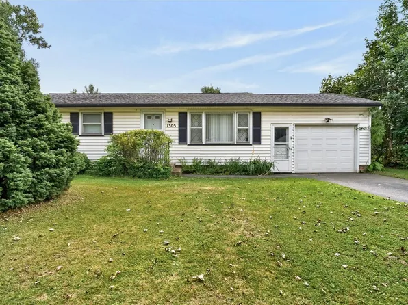 1305 Weiland Rd, Rochester, NY 14626