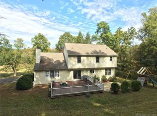 4 Rolling Meadows Ln, Sandy Hook, CT 06482