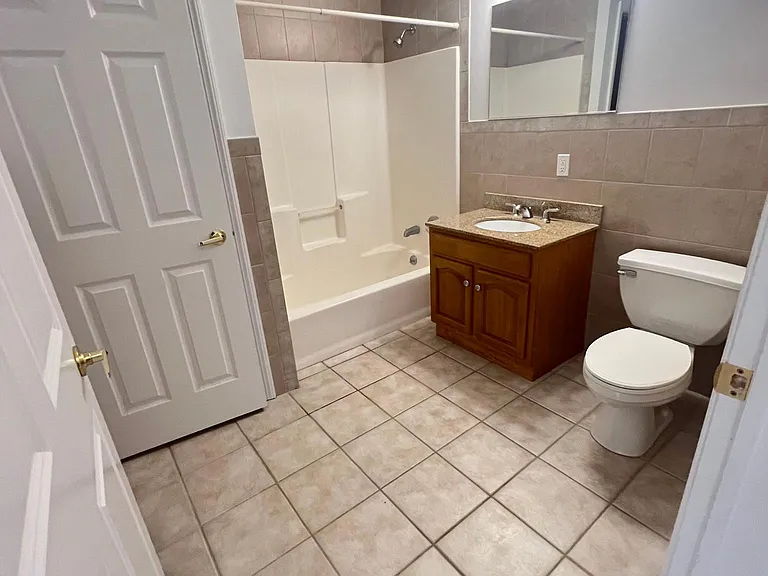 478 Essex St #B — Photo 8