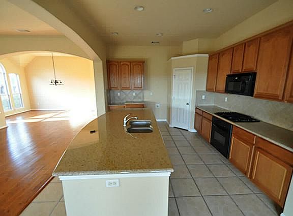 4th image of 1428 Meadowlakes Dr