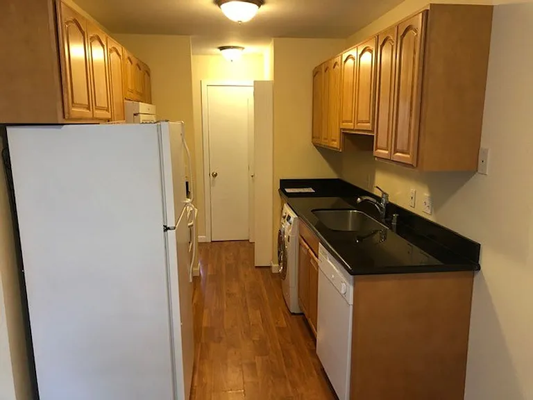 417 Bellevue Way SE — Photo 17