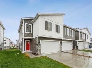 9739 Crowning Dr, West Des Moines, IA 50266