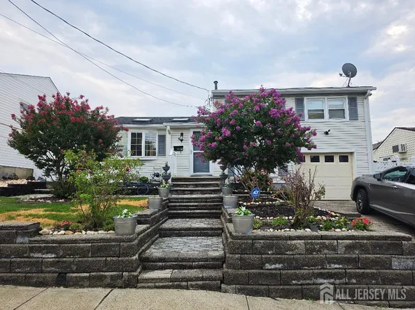 9 Florence Dr, Parlin, NJ 08859