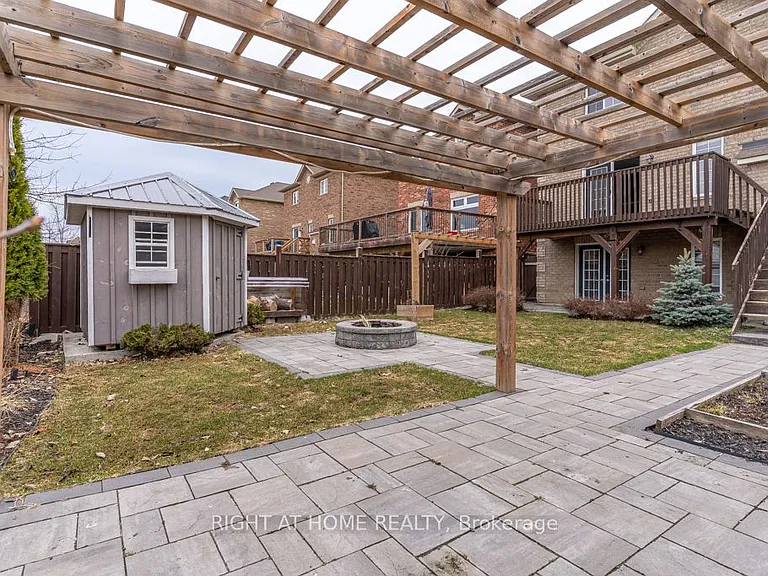 1373 Hunter St — Photo 32