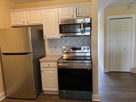 Part of kitchen looking from family room