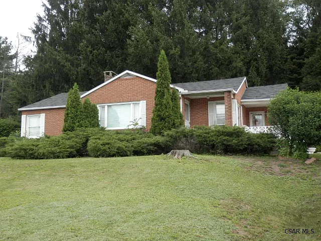 2711 Graham Ave photo 1
