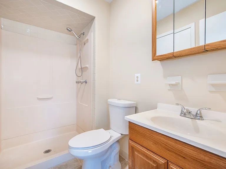 1006 Bryan Ct — Photo 4