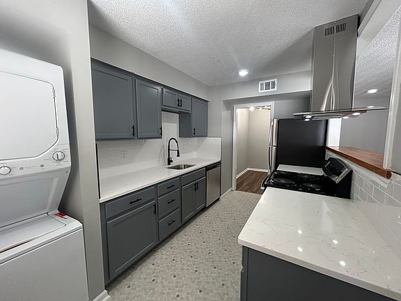 2nd image of 8441 Robinson St #2B-2Ba-1300Sqft