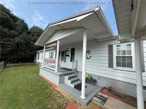 418 2nd St W, Madison, WV 25130