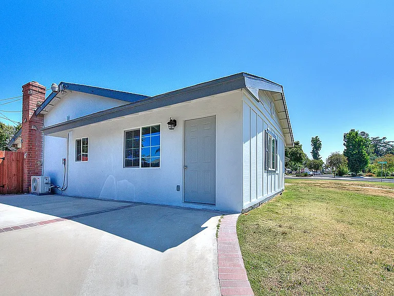 340 W Caroline Ct #A — Photo 1