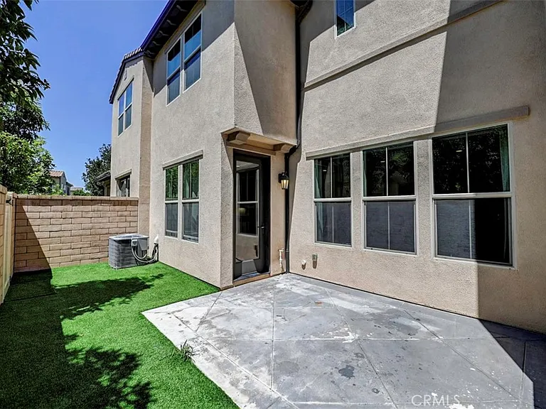 39 Prominence — Photo 19