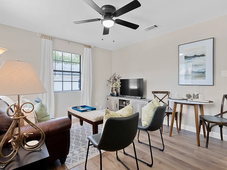 1505 N College St — Photo 4