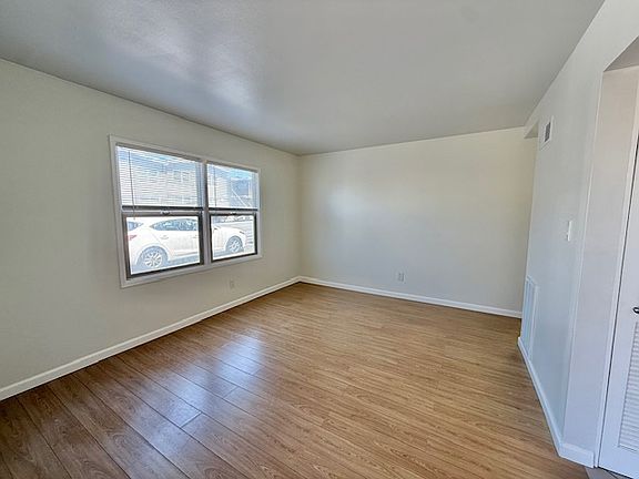 2nd image of 3235 Vicente St APT 1
