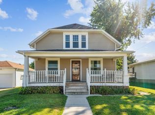 409 8th Ave, Clarence, IA 52216