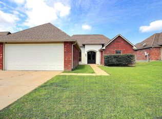 31025 Lake Spring Dr, Walker, LA 70785