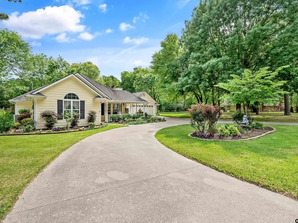 608 Green Meadow Trl, Holly Lake Ranch, TX 75765