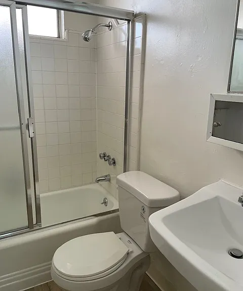 1212 N Edgemont St #6 — Photo 8